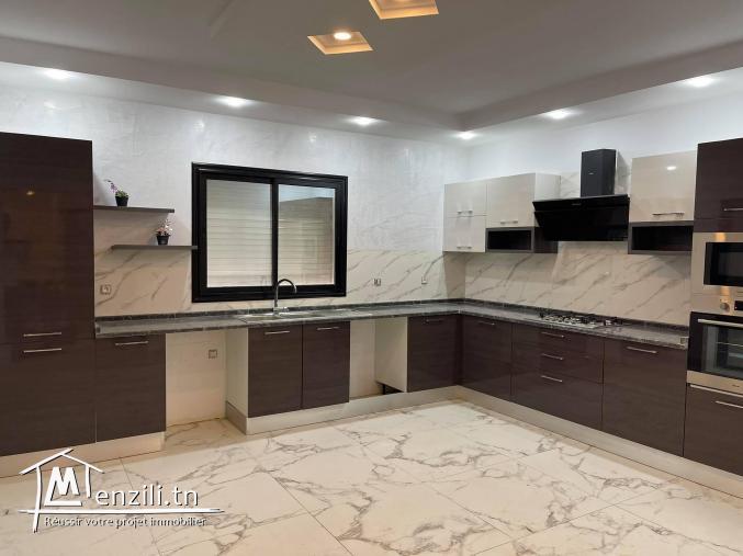 A vendre à HAMMAMET(Monchar) une villa de 245 m2/500m2