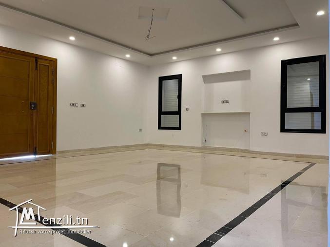 A vendre à HAMMAMET(Monchar) une villa de 245 m2/500m2