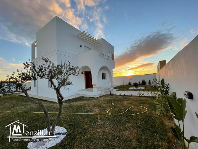 A vendre à HAMMAMET(Monchar) une villa de 245 m2/500m2