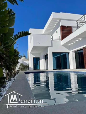 A vendre à Hammamet (Sidi Hammed) une villa de 300m2/500 m2 de terrain