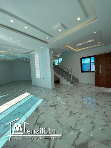 A vendre à Hammamet (Sidi Hammed) une villa de 300m2/500 m2 de terrain