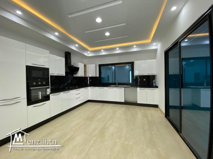 A vendre à Hammamet (Sidi Hammed) une villa de 300m2/500 m2 de terrain