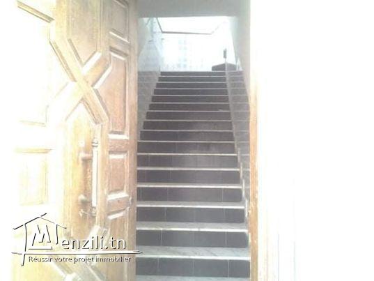 Villa et 3 grands garages