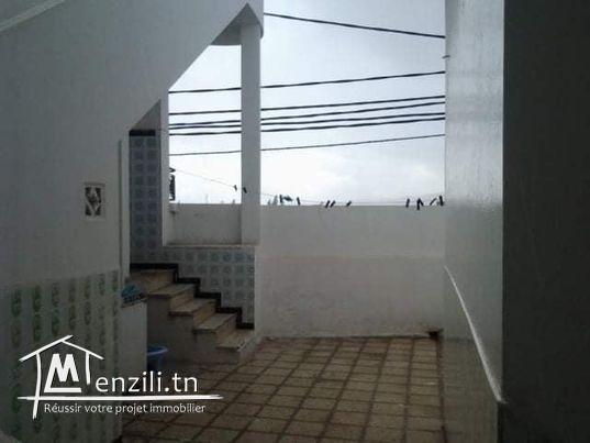 Villa et 3 grands garages