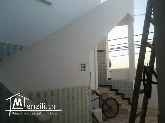 Villa et 3 grands garages