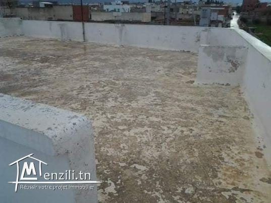 Villa et 3 grands garages