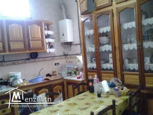 Villa et 3 grands garages