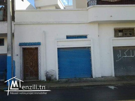 Villa et 3 grands garages