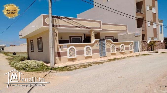 à vendre une villa meublée. indépendante sur 3 façades emplacement plage de dar alouch