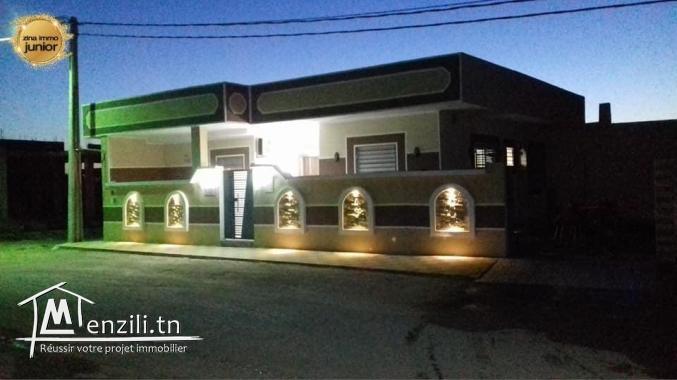 à vendre une villa meublée. indépendante sur 3 façades emplacement plage de dar alouch