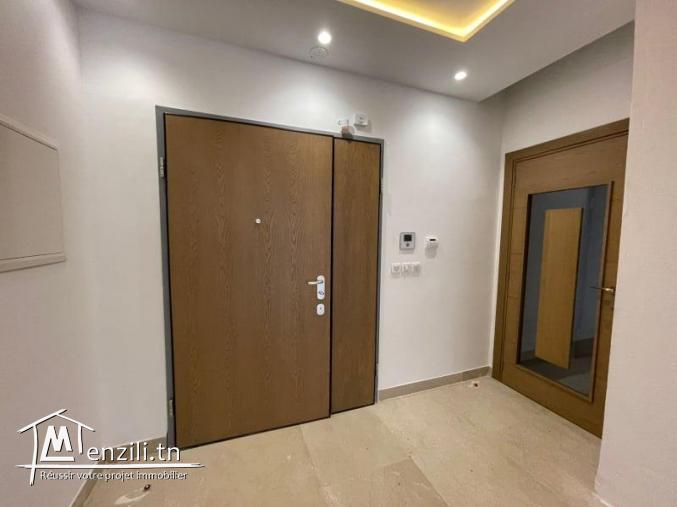 un triplex S+4 à vendre de 570m² à la soukra