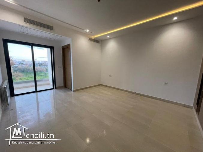 un triplex S+4 à vendre de 570m² à la soukra
