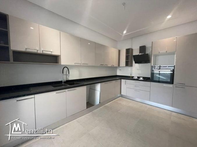 un appartement S3 à vendre de 190m² à  la soukra chotrana1