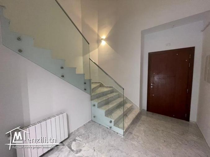 un duplex s4 à vendre de 410m² à la soukra