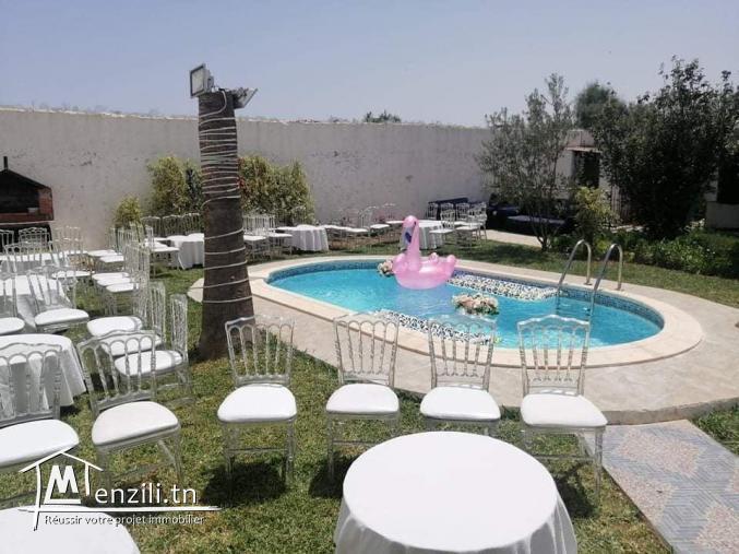 une Villa s4 avec piscine à vendre de 895m² à la soukra