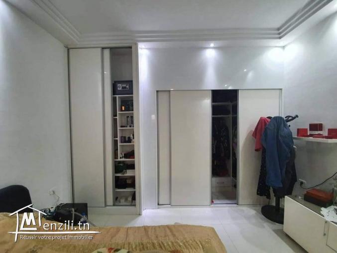 une Villa s4 avec piscine à vendre de 895m² à la soukra