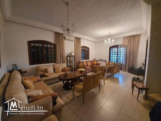 une Villa s4 avec piscine à vendre de 895m² à la soukra