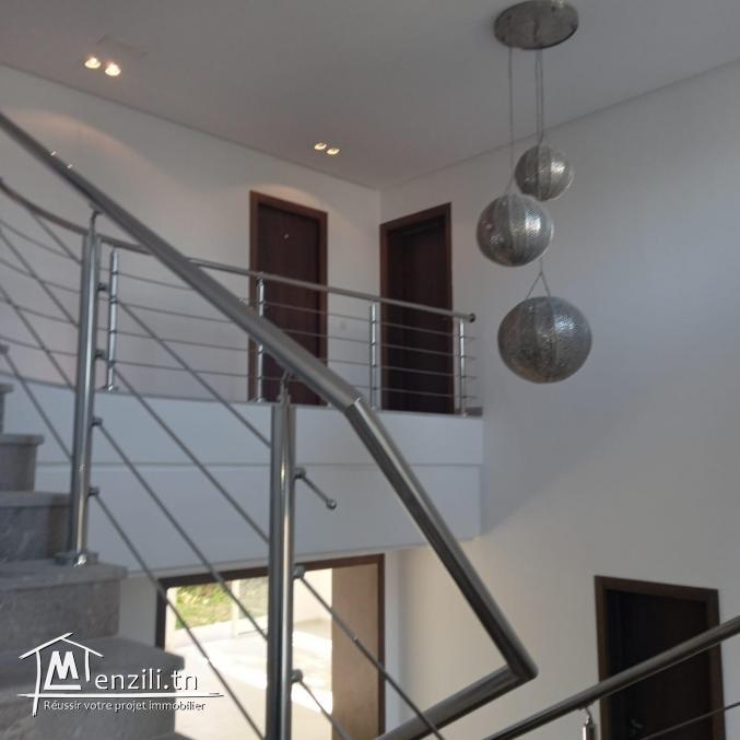 villa S+5 avec piscine de 600m² à gammarth