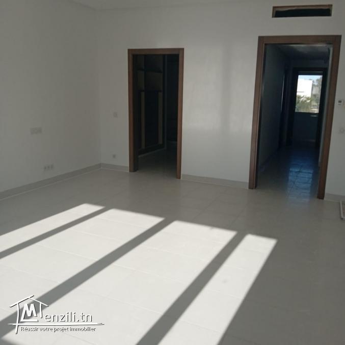 villa S+5 avec piscine de 600m² à gammarth