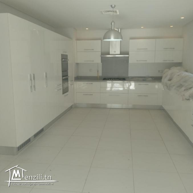 villa S+5 avec piscine de 600m² à gammarth