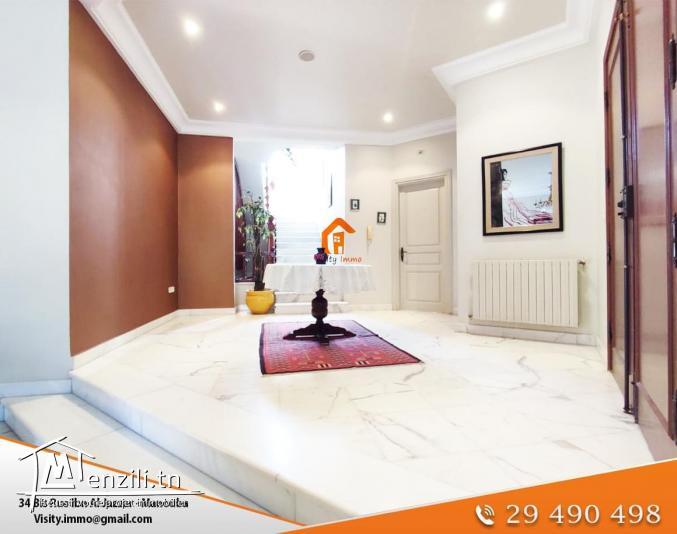 Villa sur deux niveaux à vendre