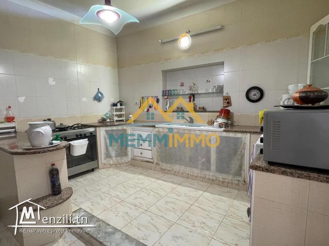 A VENDRE: Villa S+3 avec garage sur un terrain de 297 m2 (titré) - Mahdia