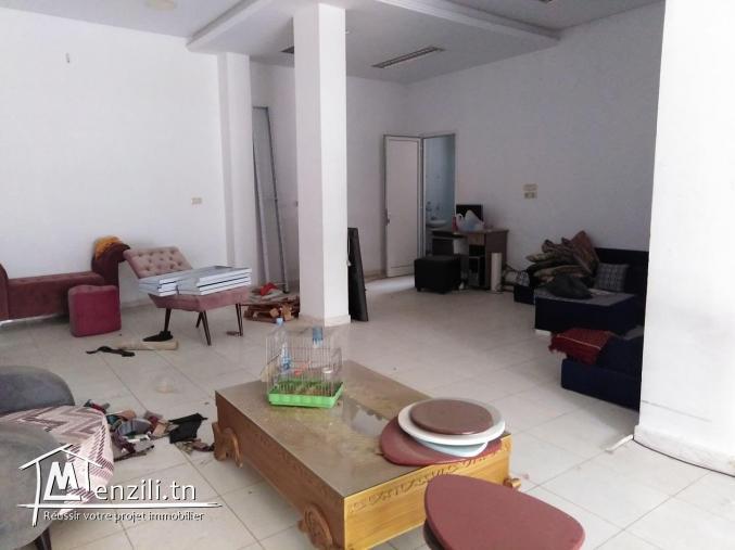 Local de 100m² sur une route principale à Bohssina