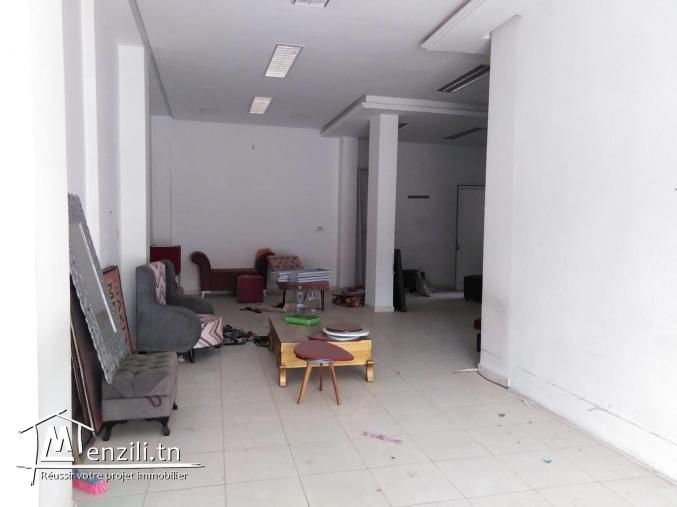 Local de 100m² sur une route principale à Bohssina