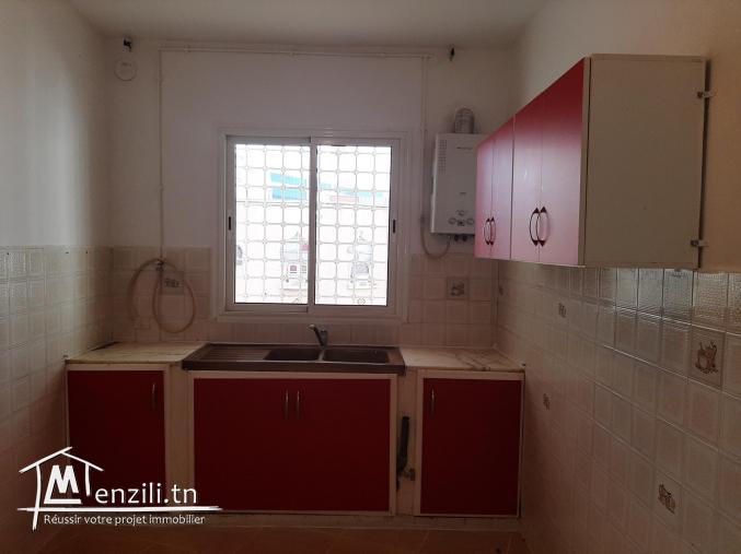 je met en location un bel étage de villa devant carrefour ibnou sina