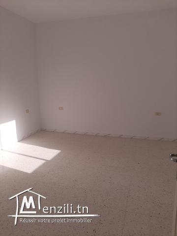 je met en location un bel étage de villa devant carrefour ibnou sina