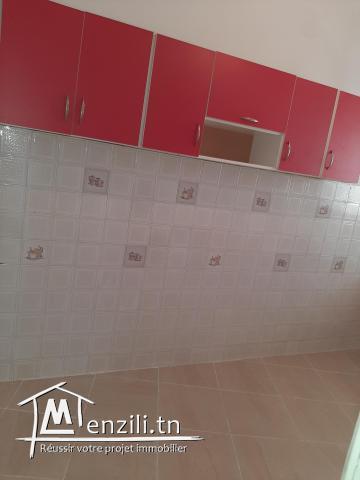 je met en location un bel étage de villa devant carrefour ibnou sina