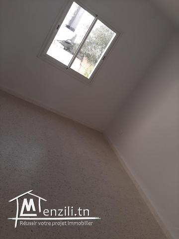 je met en location un bel étage de villa devant carrefour ibnou sina