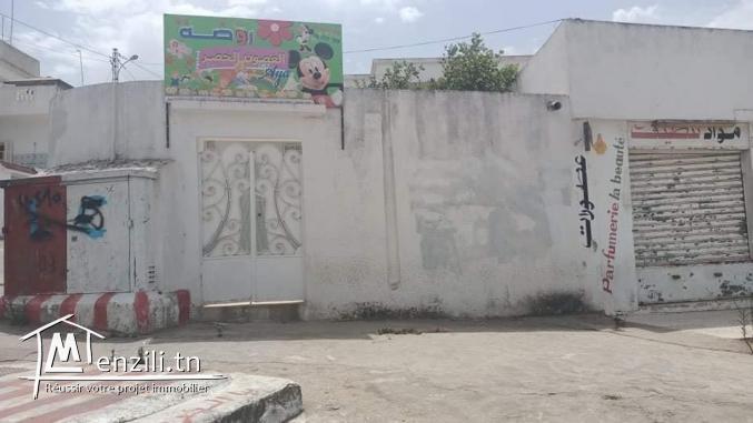 A vendre deux maisons indépendantes avec 3 garages et un studio