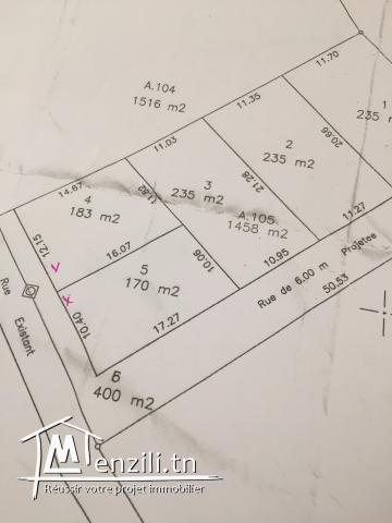 terrain  avendre sur la route goudronnée