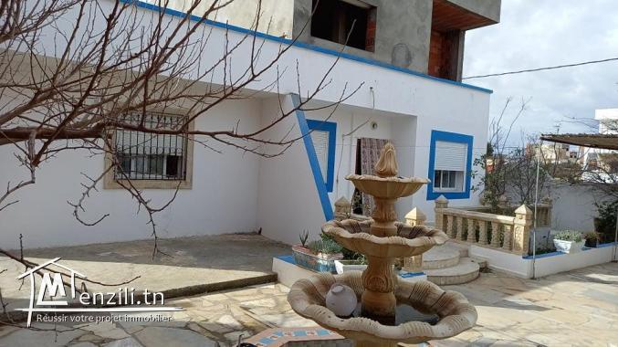 a vendre une belle villa avec un studio dsitance a la plage 200