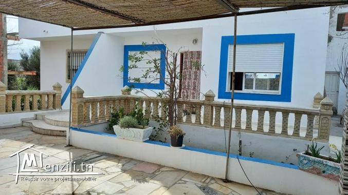 a vendre une belle villa avec un studio dsitance a la plage 200