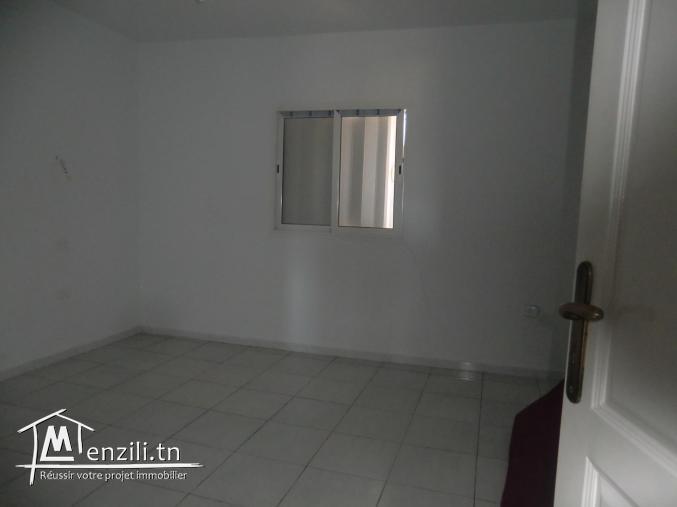 maison avec un studio et 1 ere etage innachevé