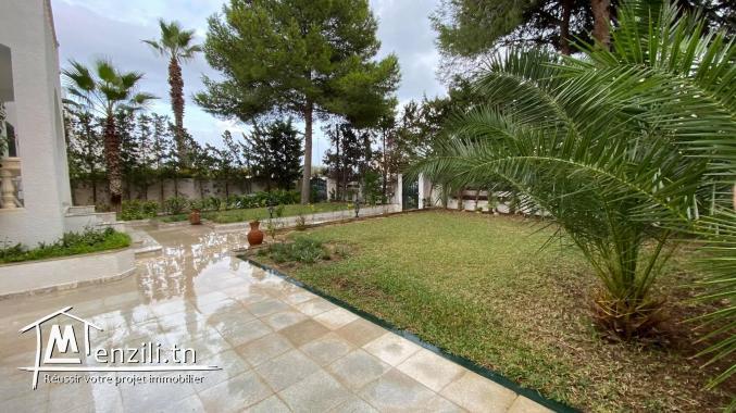 A vendre Villa S+6 au berges du Lac 1