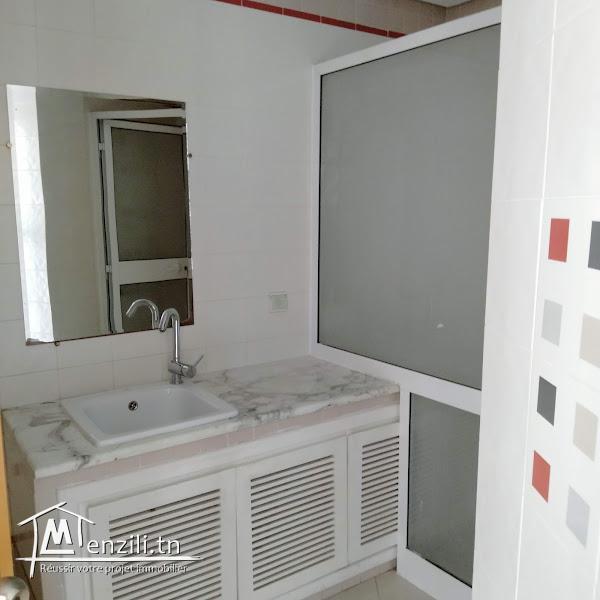 Très beau bureau hall plus 8 au lac 1