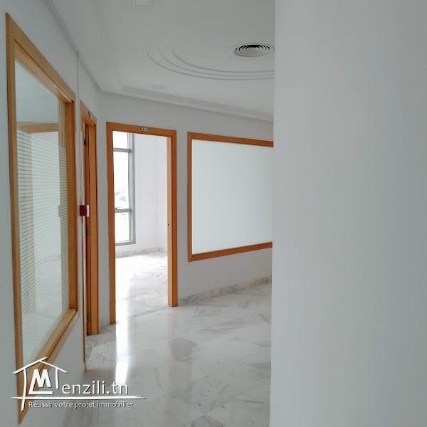 Très beau bureau hall plus 8 au lac 1