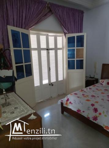 Bloc de deux appartements un garage et 2 studios