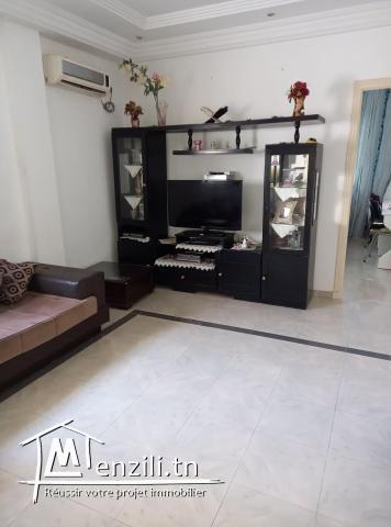 Bloc de deux appartements un garage et 2 studios