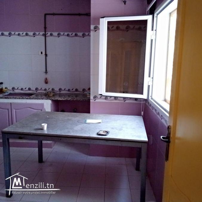 Une belle maison situé dans une cartier calme à vendre