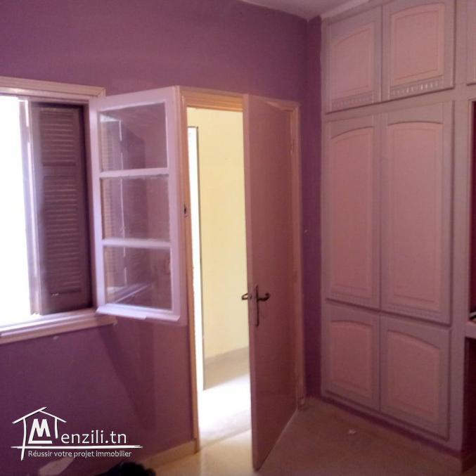 Une belle maison situé dans une cartier calme à vendre