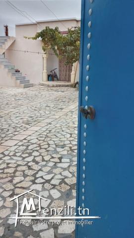 Une maison spacieuse sur 300m² de terrain et pas loin de Jinan Hammamet