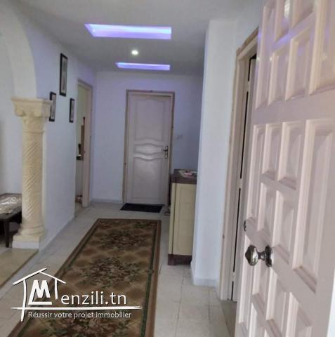 Une maison spacieuse sur 300m² de terrain et pas loin de Jinan Hammamet