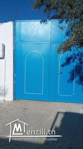Une maison spacieuse sur 300m² de terrain et pas loin de Jinan Hammamet