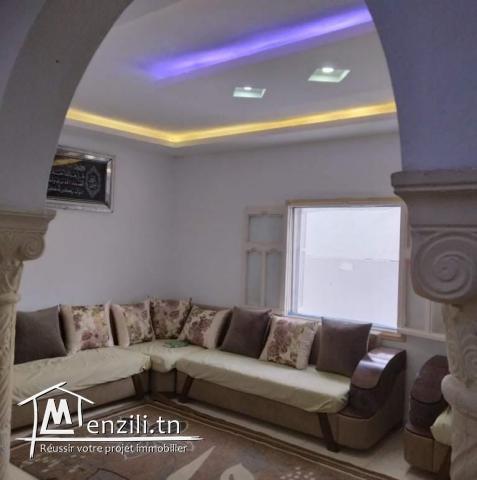 Une maison spacieuse sur 300m² de terrain et pas loin de Jinan Hammamet