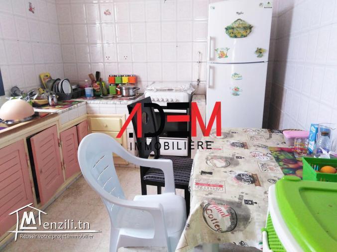 Spacieux étage de villa S2 bien situé et avec abri voiture