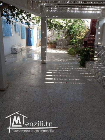 A vendre maison à Maaroura à 2 minutes à pied de la plage